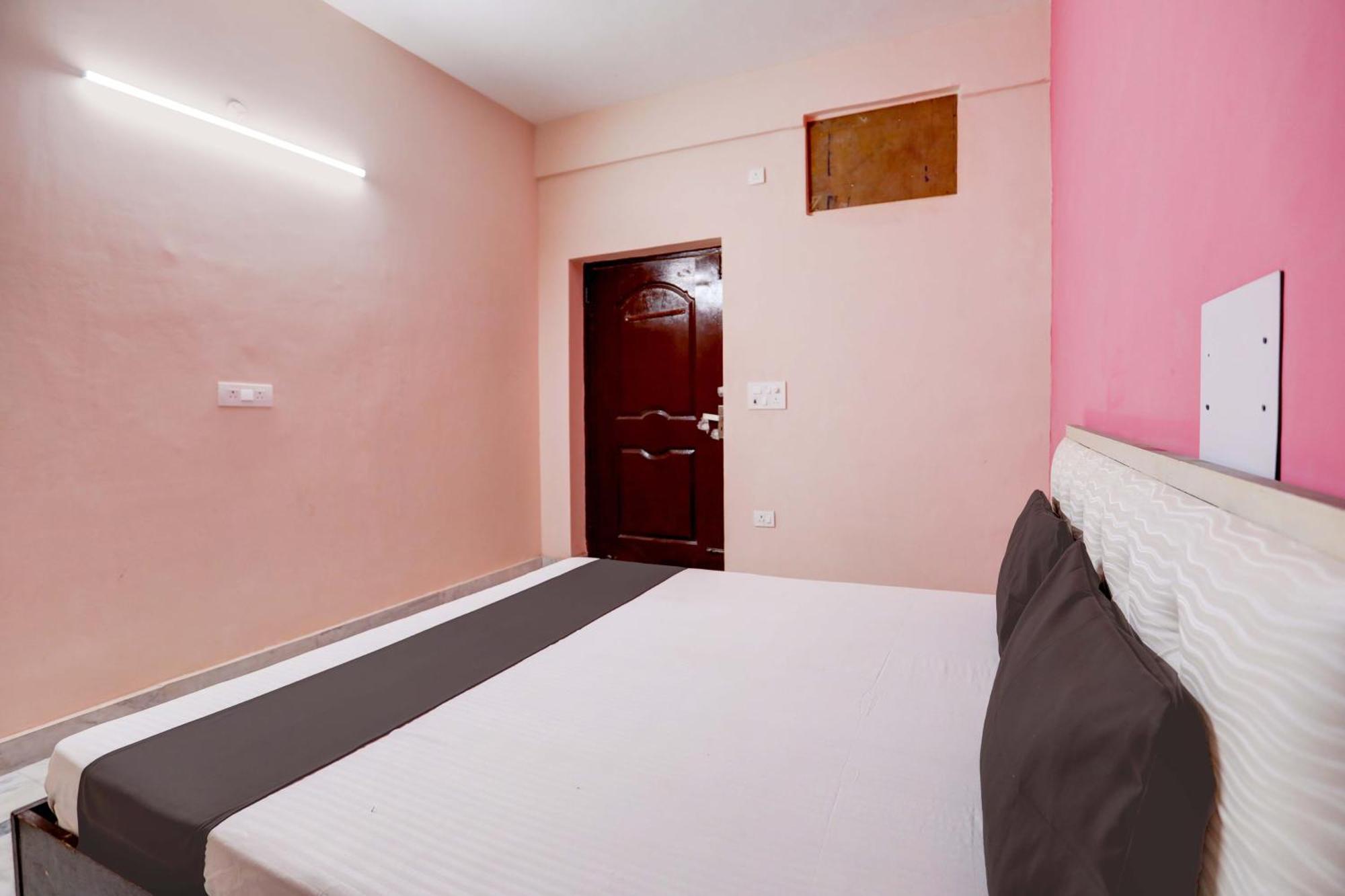 Hotel O Tilak Hotel 24 Sector 27 Near By Vinayak Hospital Gali No-6 ノイダ エクステリア 写真