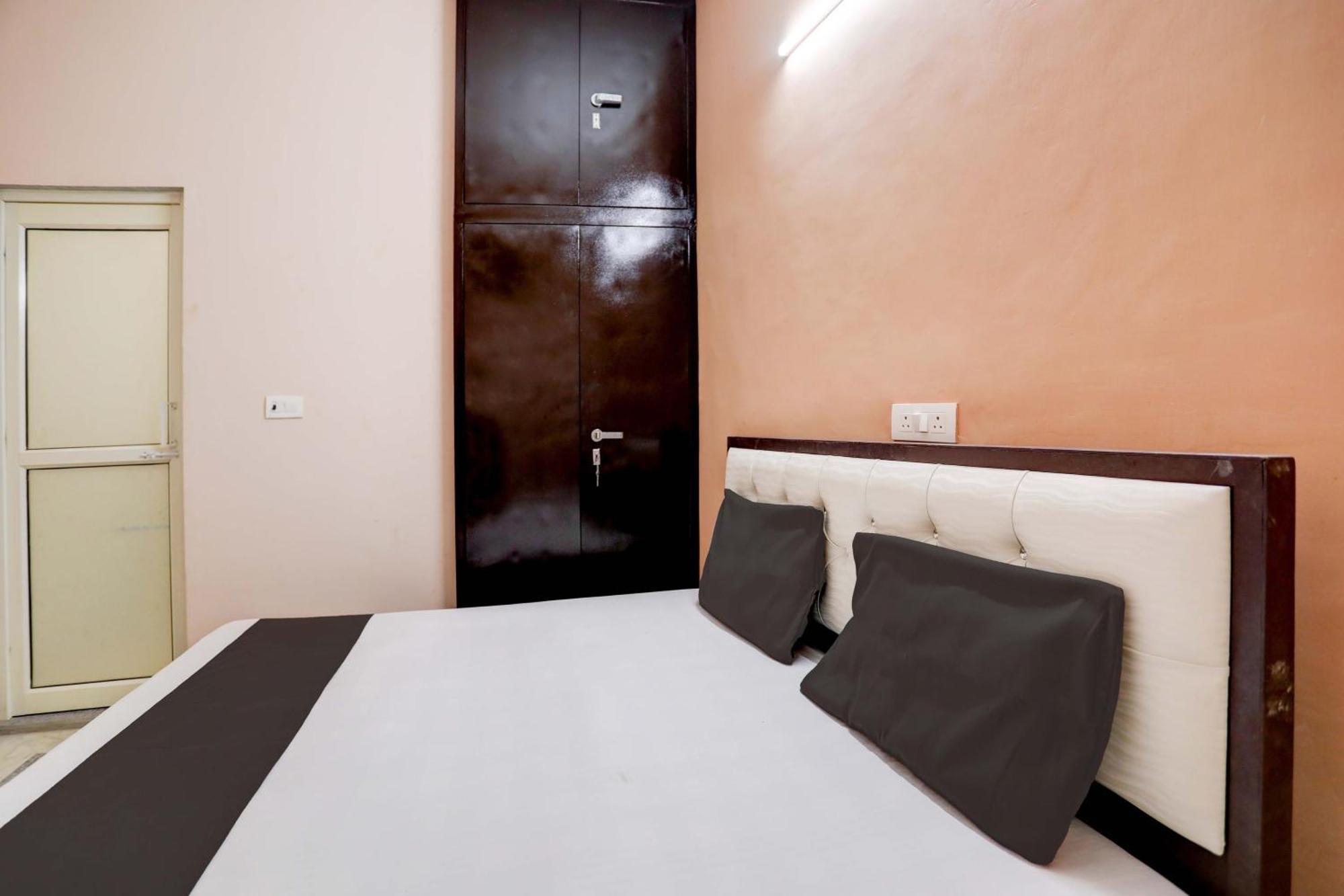 Hotel O Tilak Hotel 24 Sector 27 Near By Vinayak Hospital Gali No-6 ノイダ エクステリア 写真